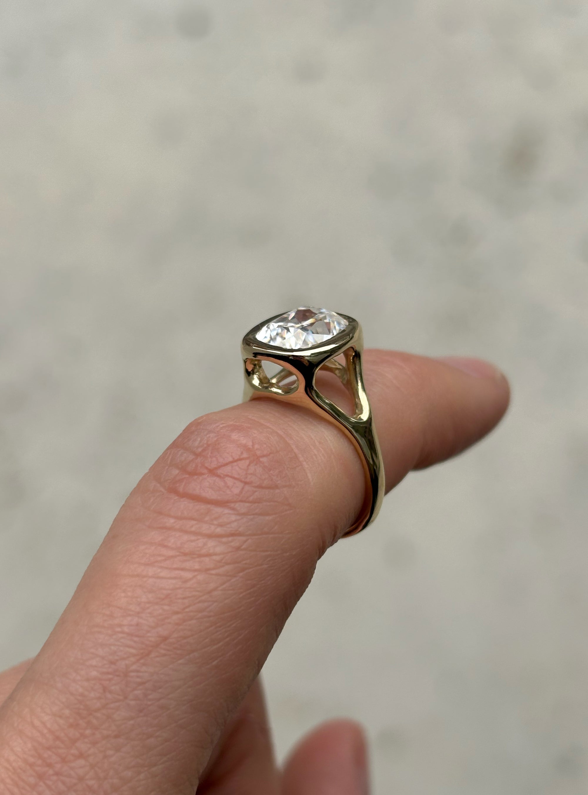 ELONGATED CUSHION RING