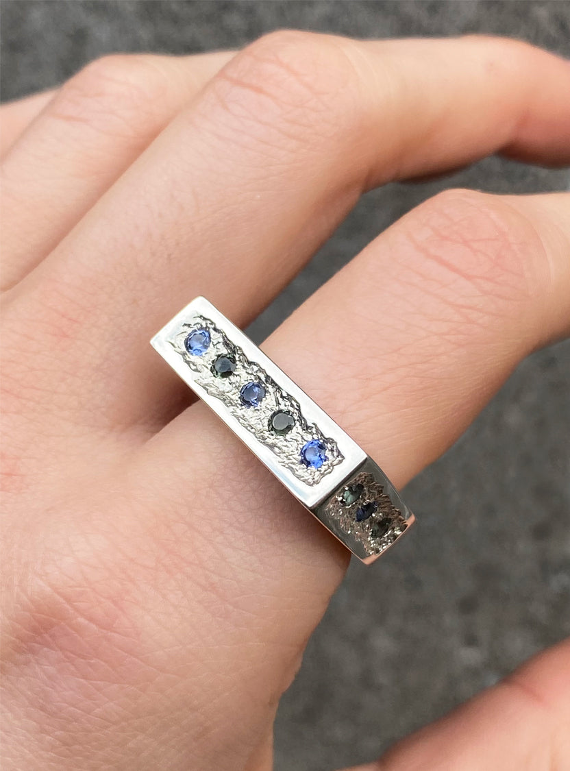 HALF CHANNEL RING BLUE