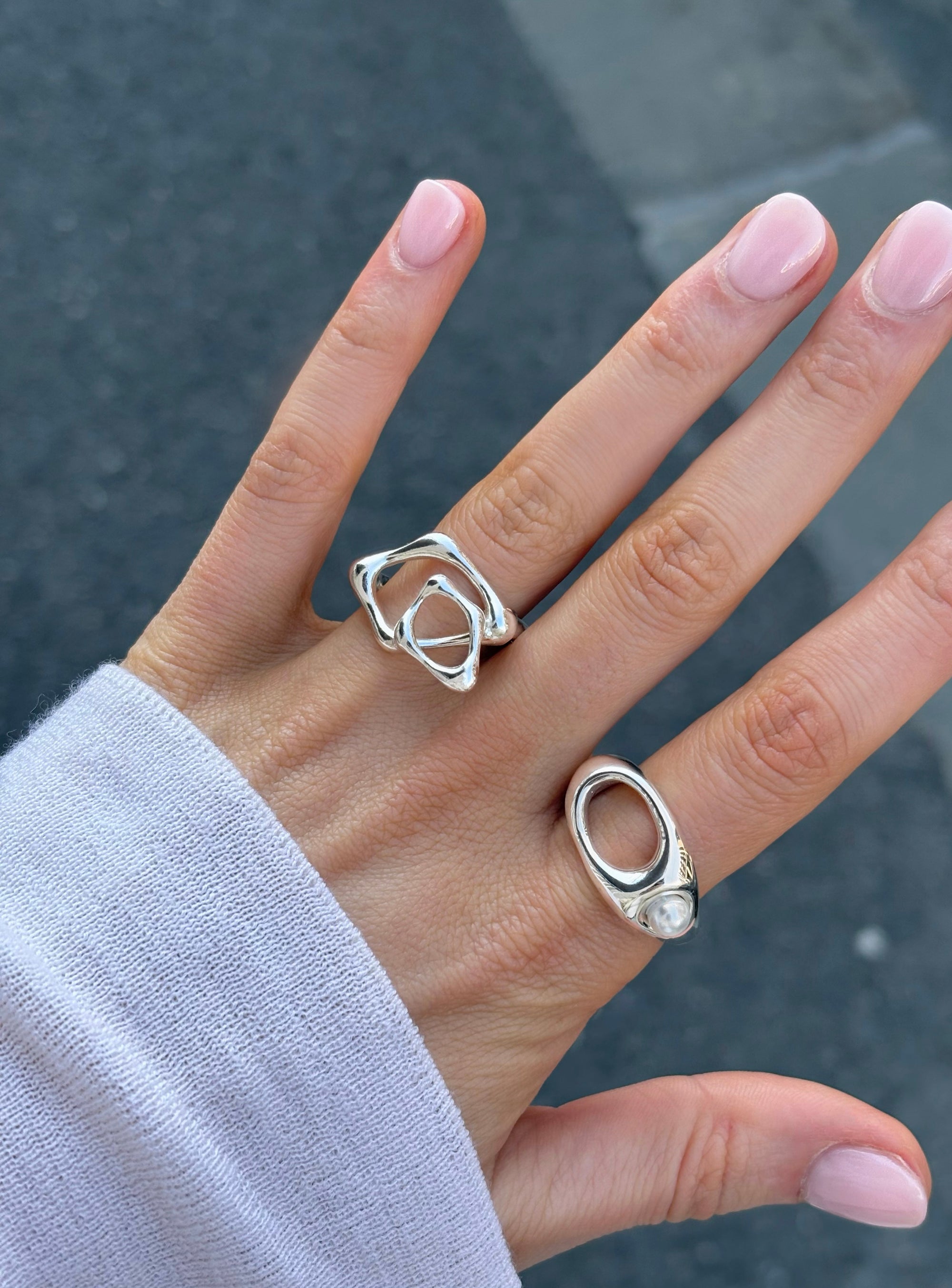 HOLLOW PEARL RING