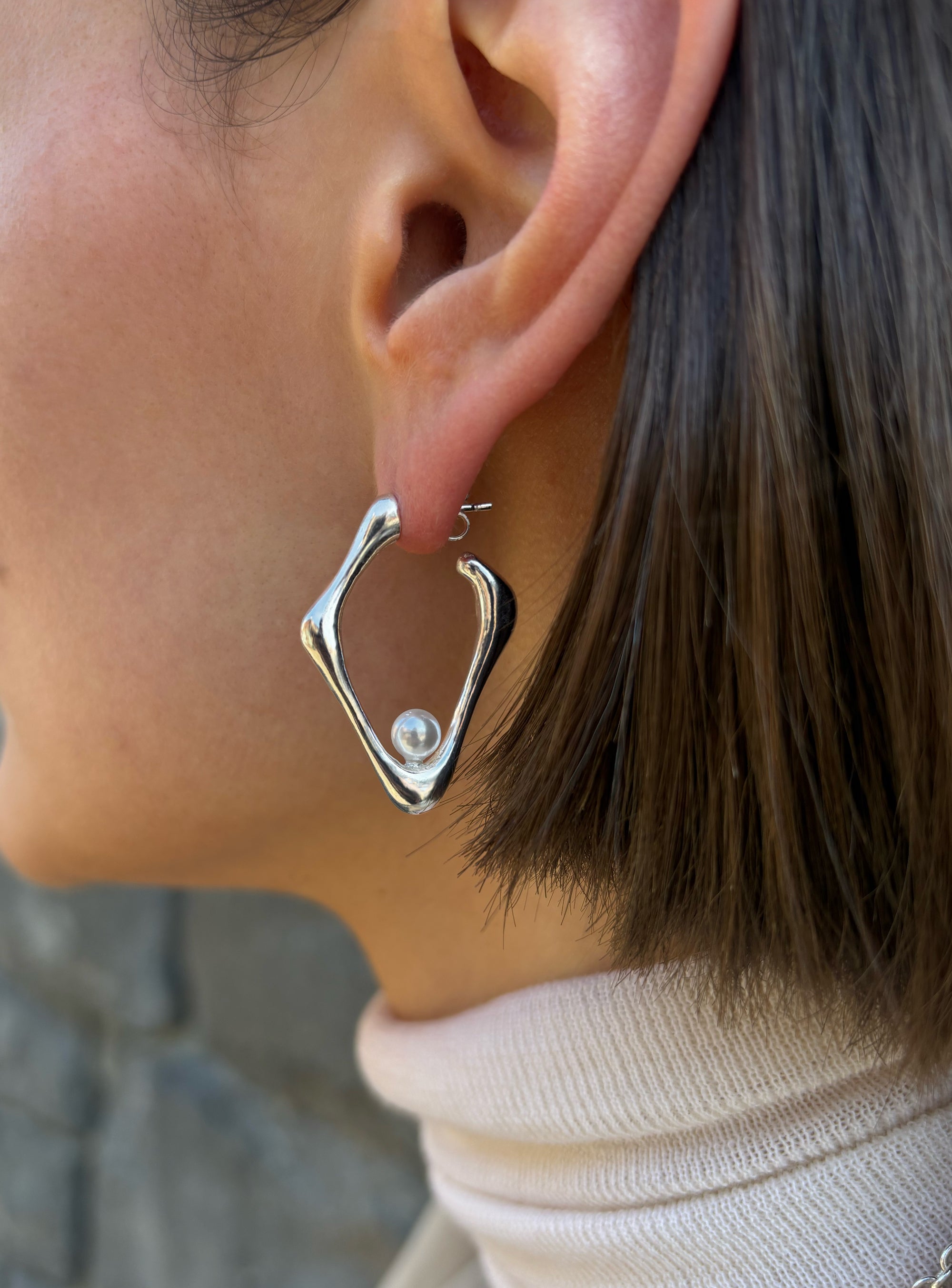 OYSTER EARRINGS (PAIR)
