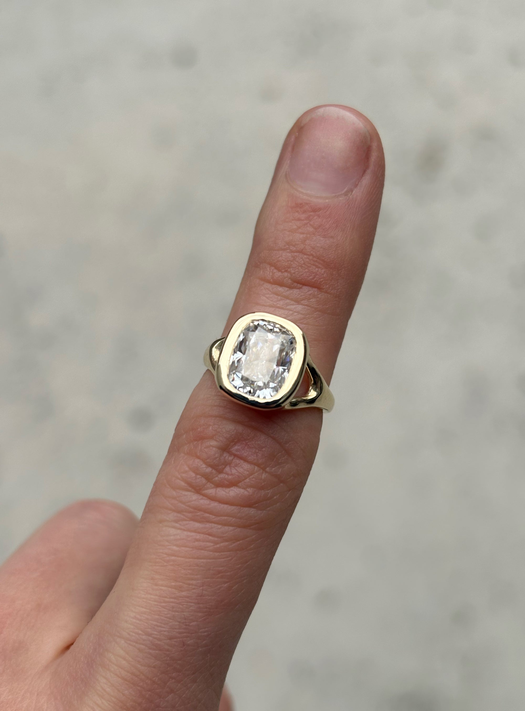 ELONGATED CUSHION RING