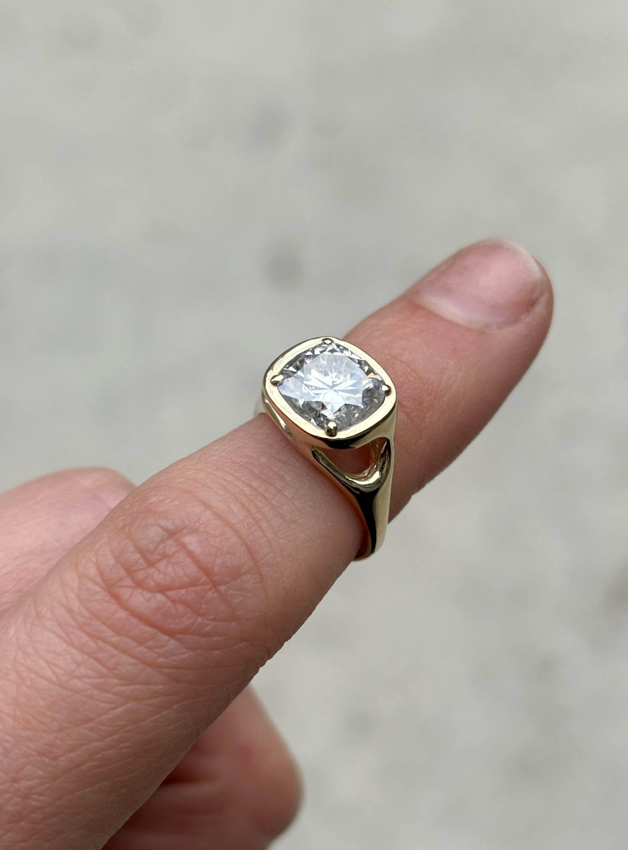 OPEN AIR CUSHION RING