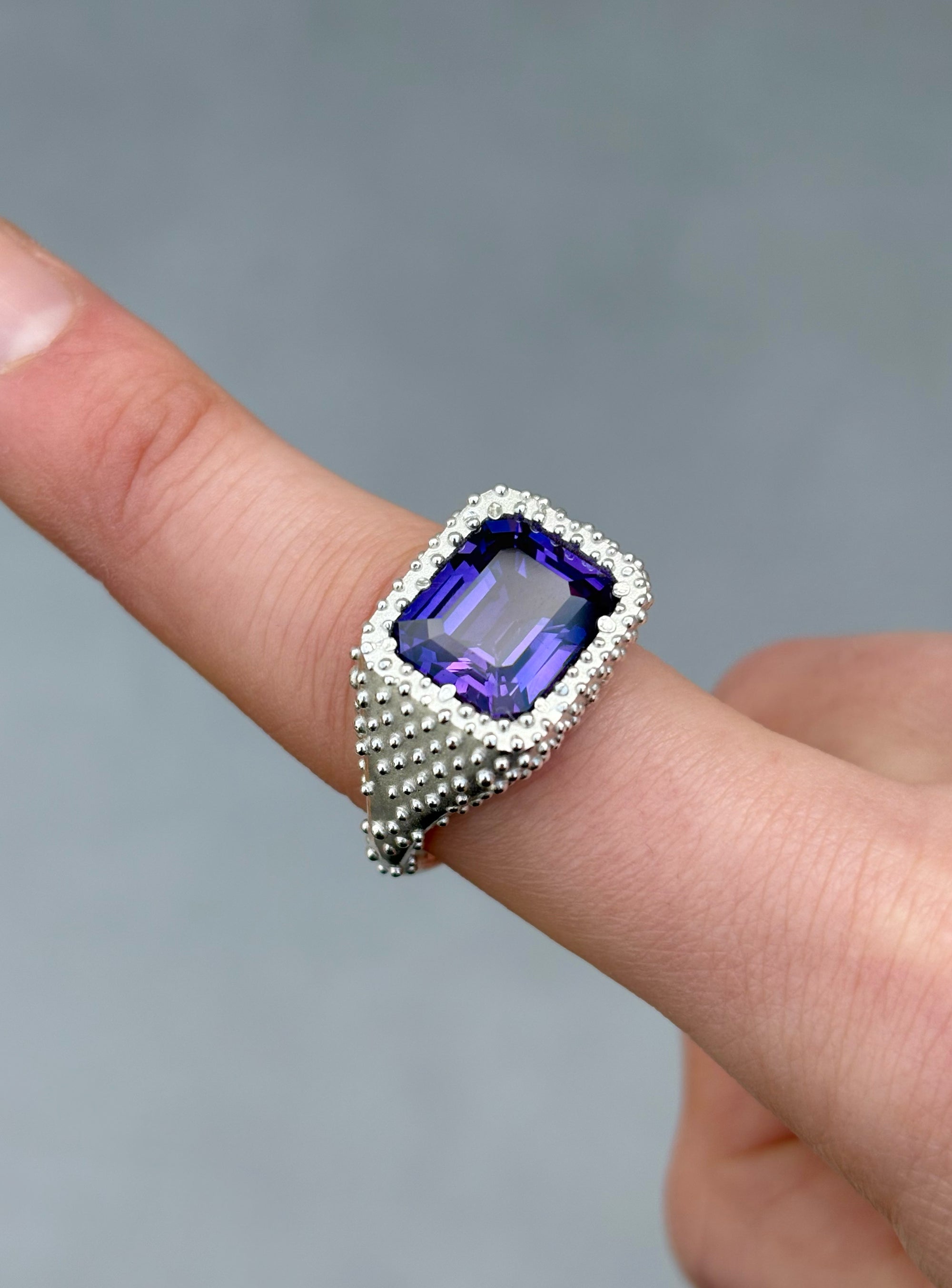 LARGE SIGNET RING