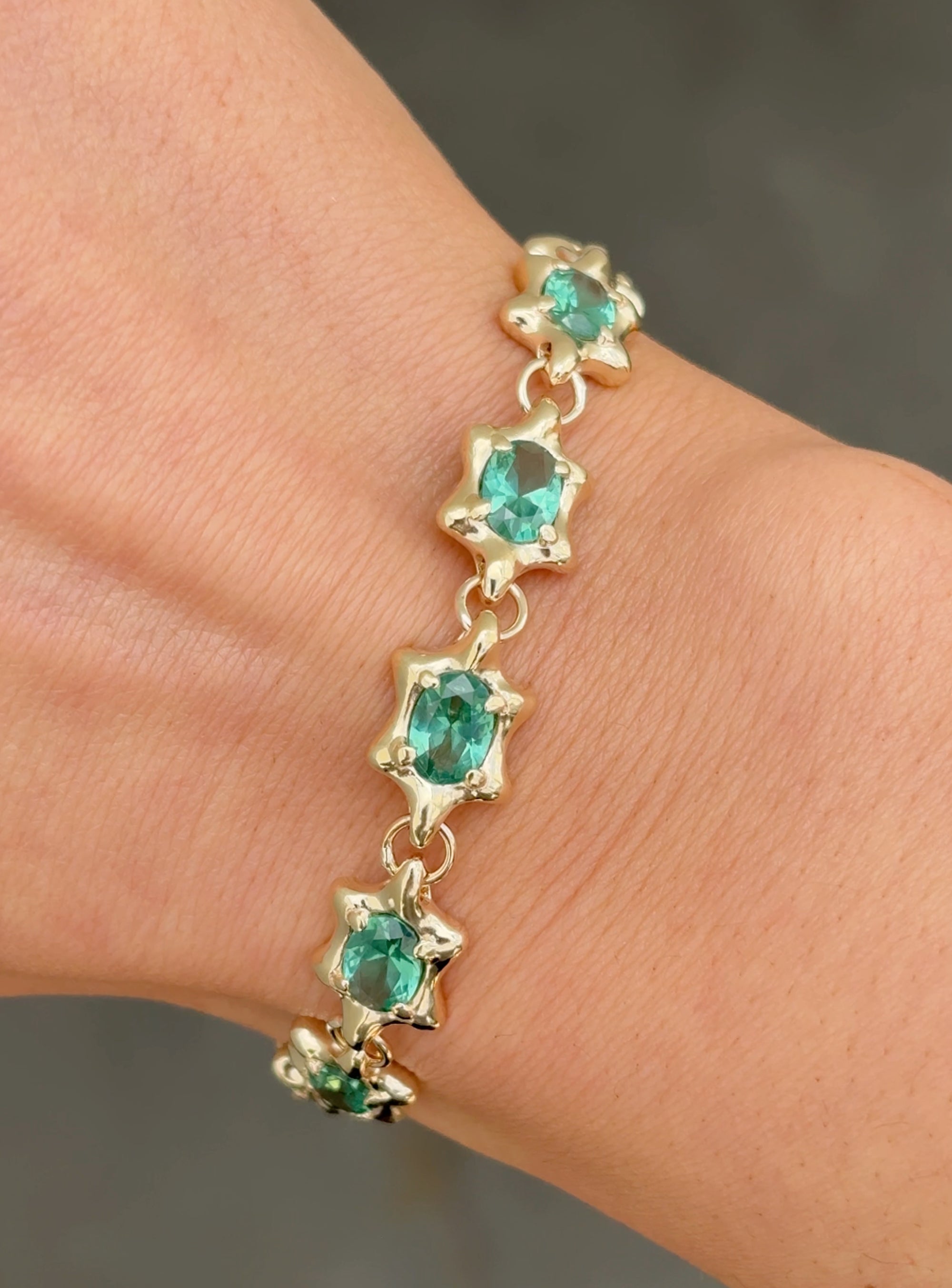 6 POINT GEM BRACELET GOLD