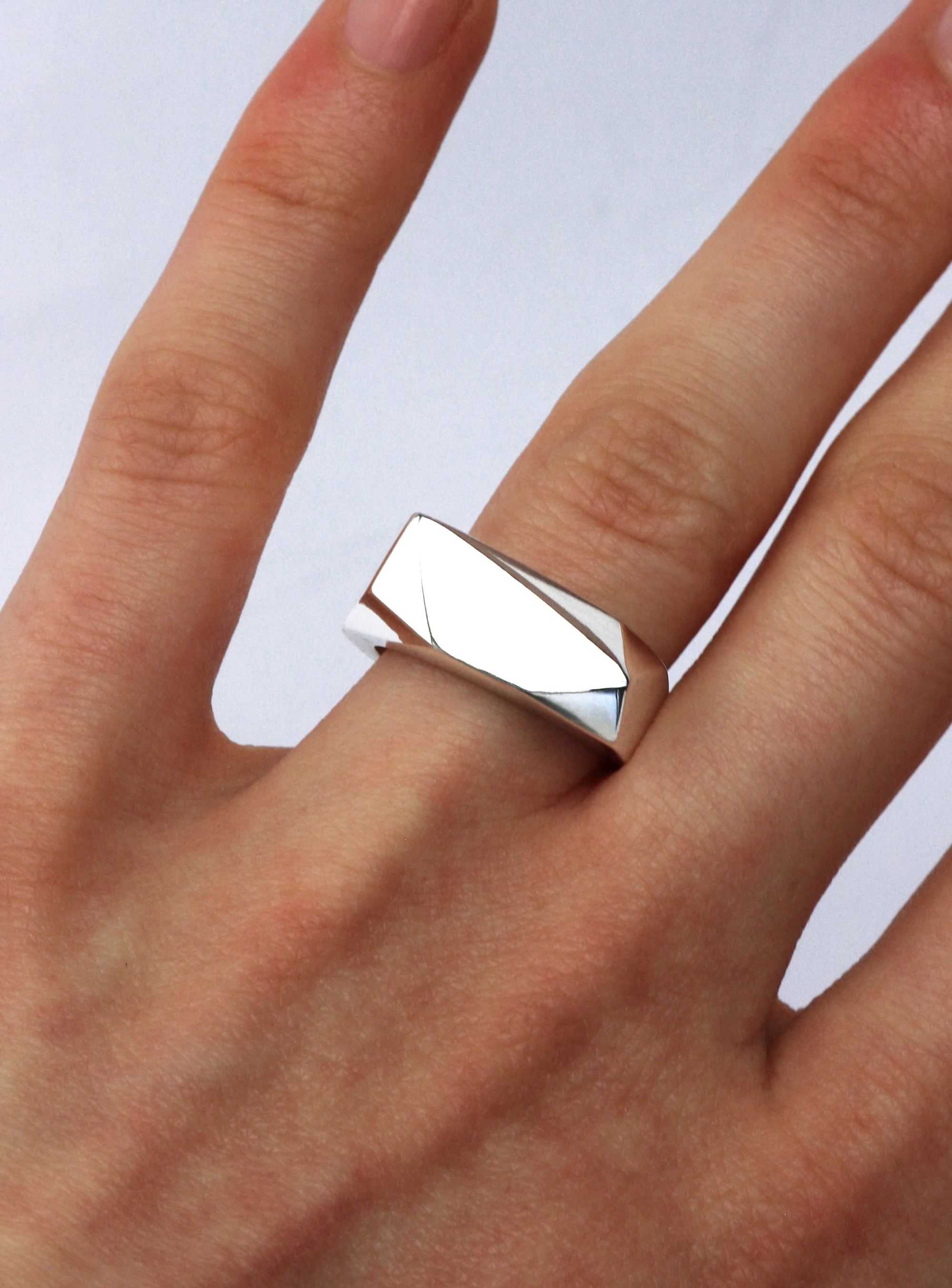 ANGLE RING