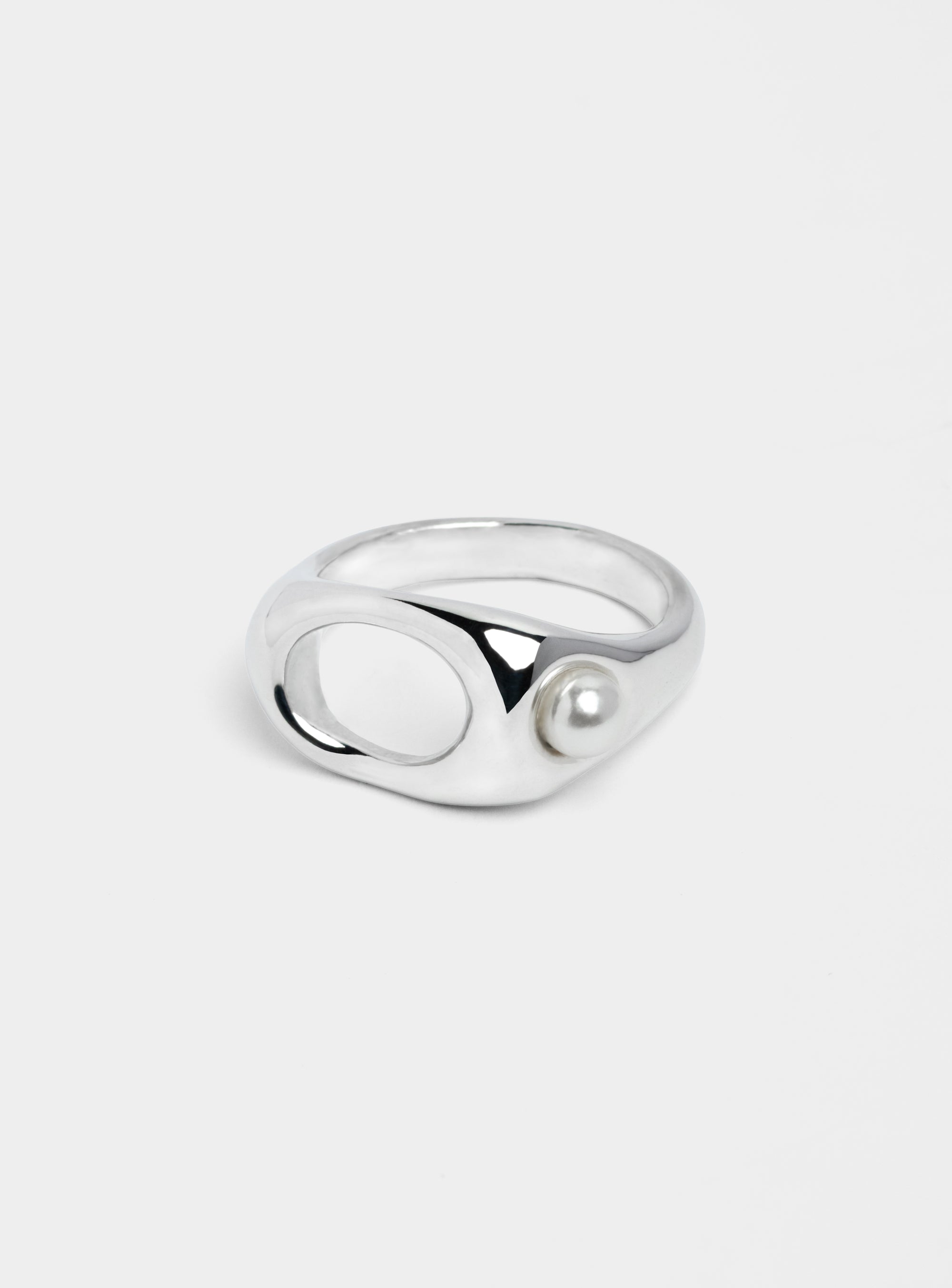 HOLLOW PEARL RING