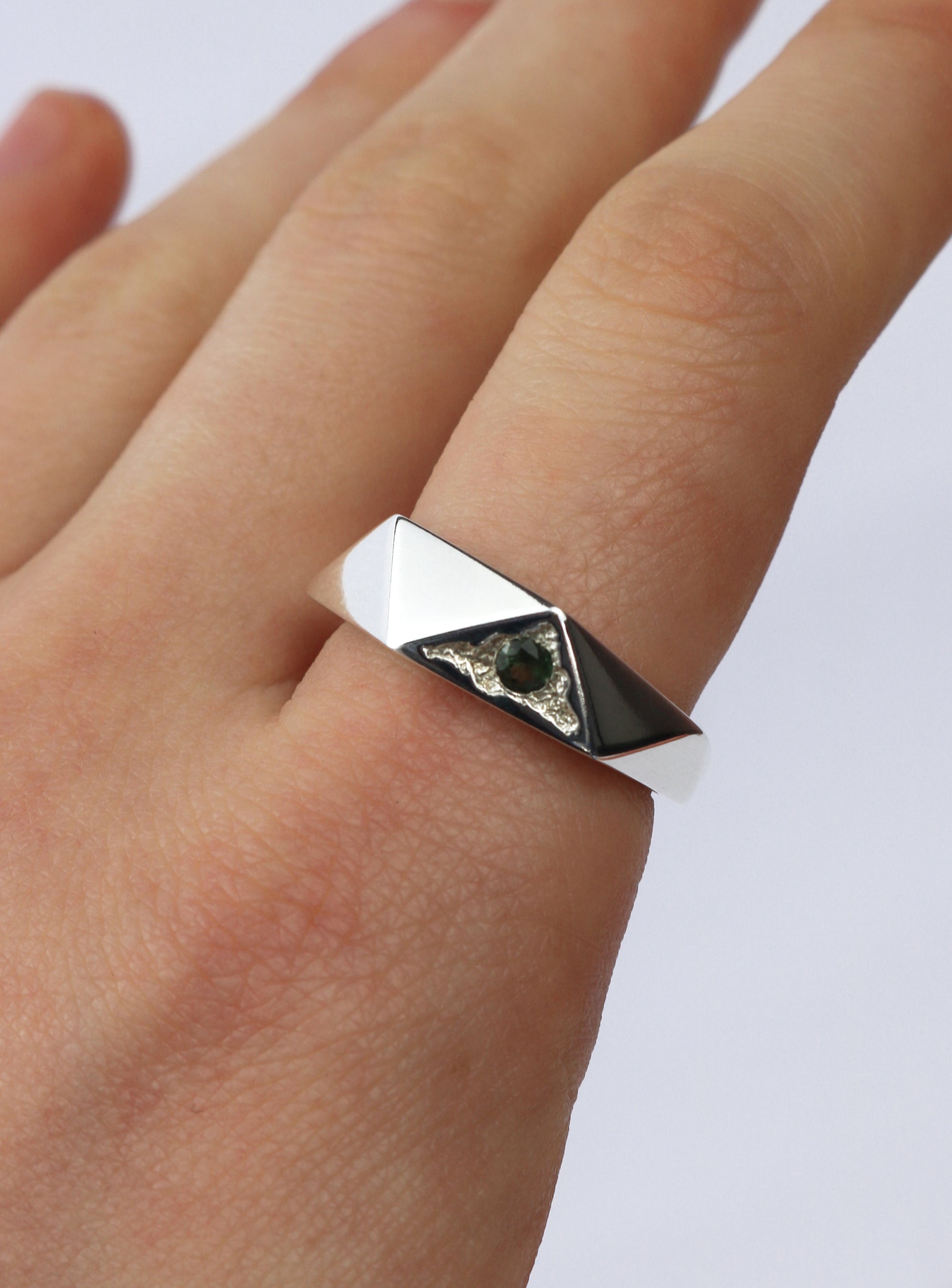 SMALL KITE RING GREEN